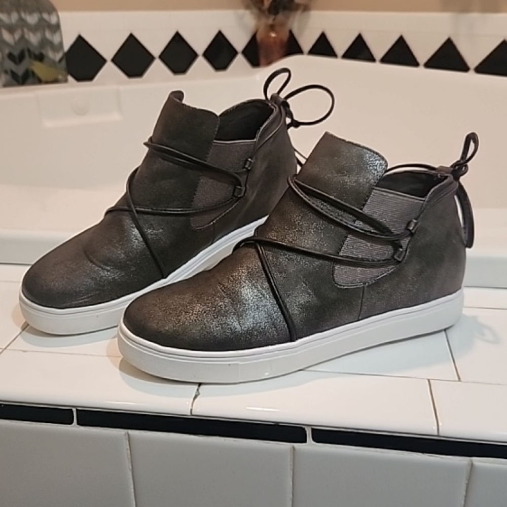 Yellowbox Pewter Gray Metallic Glitter  Maureen Slip On Back Tie Sneakers 9
